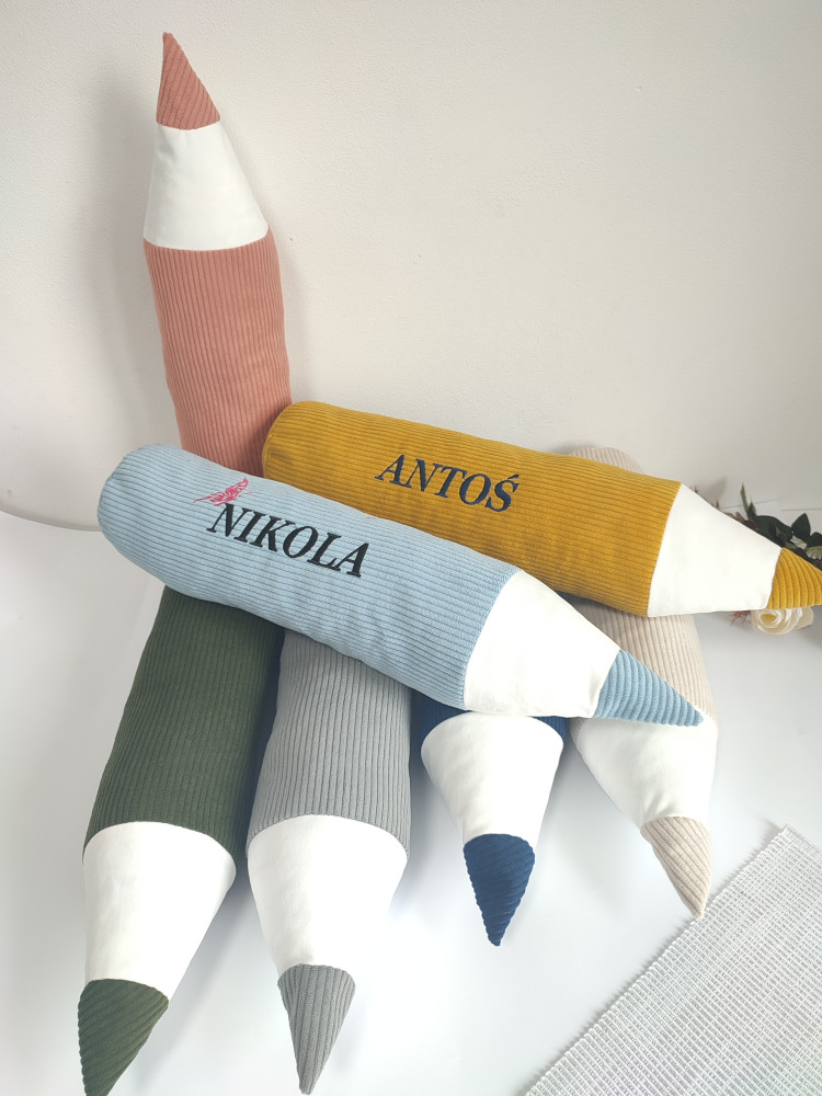 Poduszka KREDKA , ołówek 35 cm personalizacja