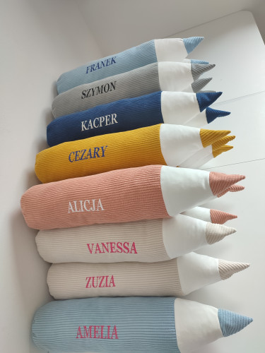 Poduszka KREDKA , ołówek 35 cm personalizacja